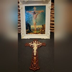 Vntg  Crucifix and Framed Crucification Of Christ Print